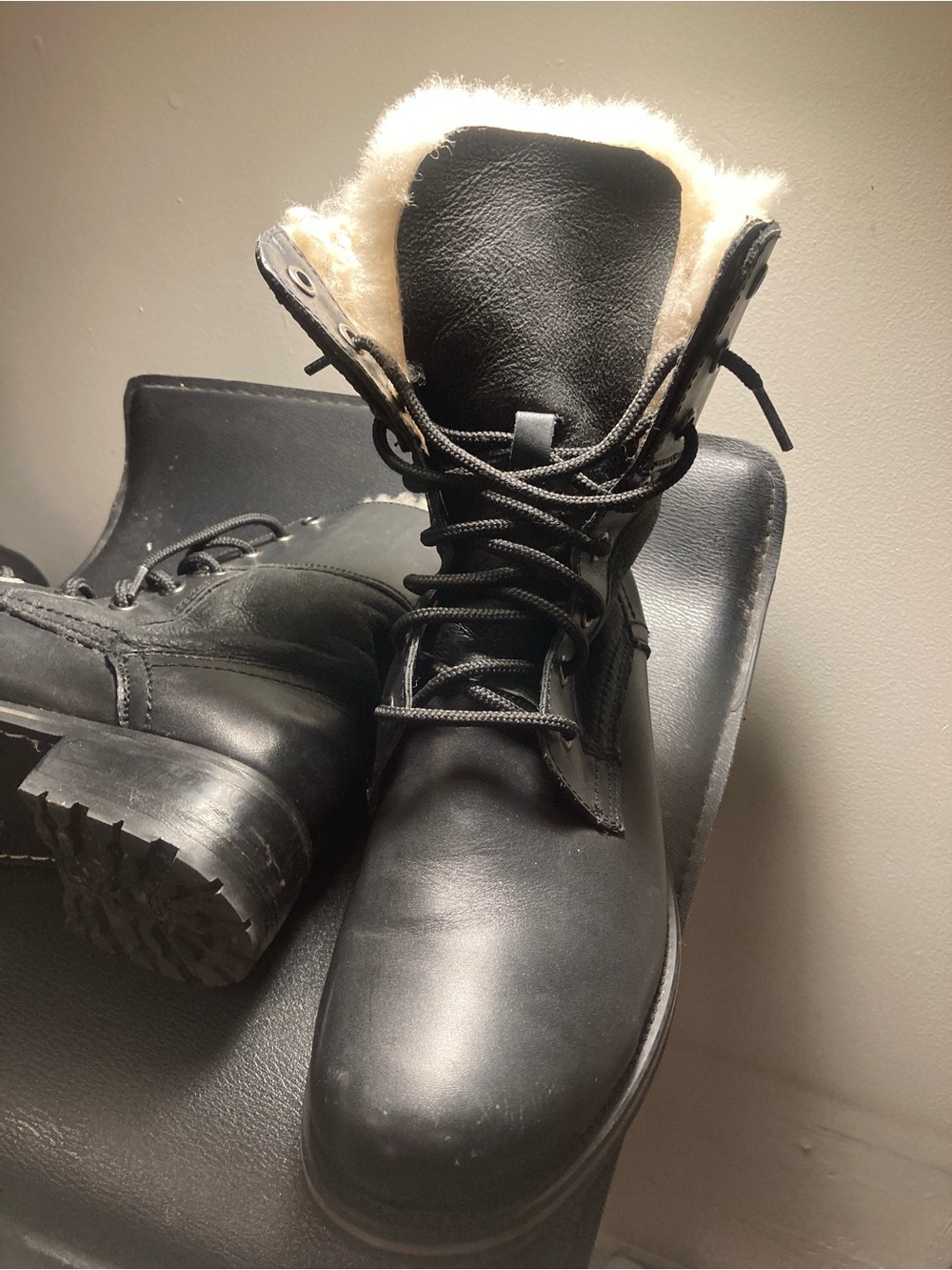 Black leatherLace-Up HEEL Boots with Cream faux Fur very warm excellen condition - Picture 7 of 13